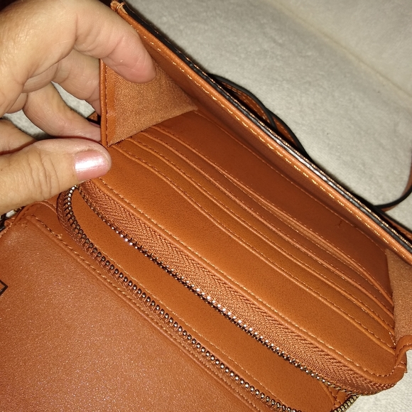 Aldo crossbody bag/wallet design. - Picture 6 of 7